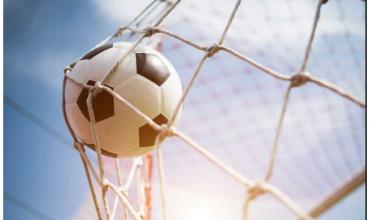 Futbolista de 59 años fue internado tras sufrir una descompensación en una cancha de Capital