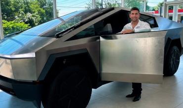 “Sería un honor”: Manuel Quintar le ofreció su Tesla Cybertruck a Milei tras la defensa pública del Presidente
