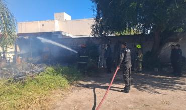 Incendio en una vivienda del centro dejó tres personas con lesiones leves