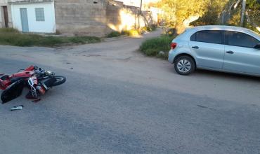 Una motocicleta circulaba en contramano y protagonizó un siniestro vial en Capital