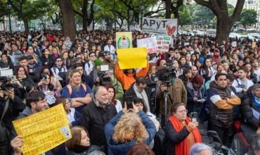 Sindicatos y trabajadores de la salud convocaron a una marcha para pedir más fondos para el sector
