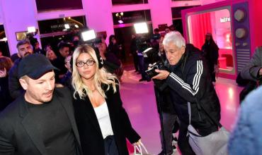 La salida al teatro de Wanda Nara junto a su mamá y sus hijas tras las criticas por su triunfo en los Martín Fierro
