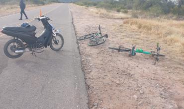 Chepes: motociclista chocó contra tres ciclistas y dejó varios heridos