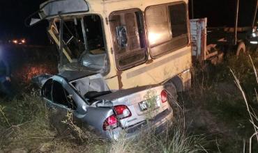 Tragedia familiar en Corrientes: dos mujeres y un hombre viajaban al velatorio de su hermano, chocaron de frente contra un camión y murieron
