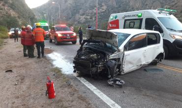 Permanece en estado crítico el joven que chocó contra el cerro el fin de semana