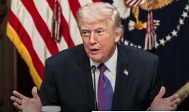 Trump asegura que Irán “quiere cerrar un trato” y afirma que su economía “se ha desmoronado”