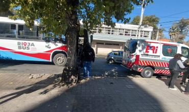Un hombre de 69 años se descompensó mientras viajaba en un colectivo de Rioja Bus