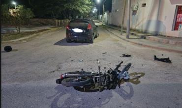 Dos motociclistas fueron hospitalizados tras chocar con un automóvil en Salicas