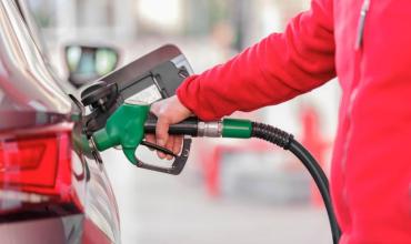 El Gobierno volvió a postergar el aumento de impuestos para contener los precios de la nafta y el gasoil