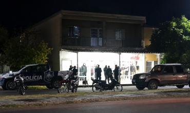Chepes: un detenido y dos prófugos tras el millonario asalto a una tienda de ropa