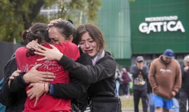 Comenzó el velatorio del Indio Solari en Avellaneda y una marea humana le da el último adiós