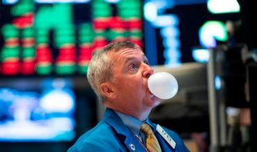 Vuelan acciones y bonos y el riesgo país quiebra los 450 puntos