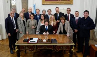 Malestar y desconcierto en el Gobierno por los videos que contradicen la explicación de Adorni sobre bitcoin