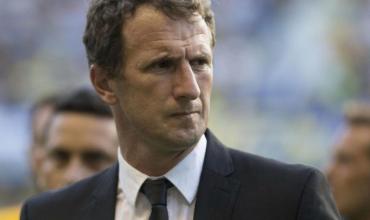 Arruabarrena arribó a Ezeiza, delineó los requisitos para jugar en Boca y ya se reúne con Riquelme