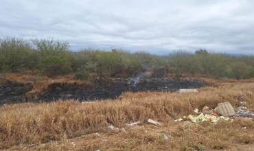 Controlaron un foco de incendio en banquina de la Ruta Nacional 38