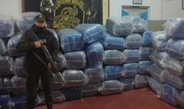 Secuestran más de mil kilos de hojas de coca y cerca de 22 mil paquetes de cigarrillos en Salta
