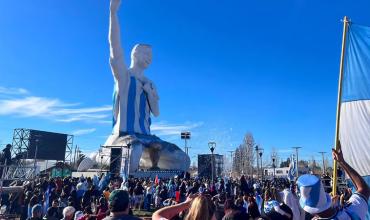 La historia detrás de la estatua de Lionel Messi más alta del mundo inaugurada en la “capital de los monumentos”