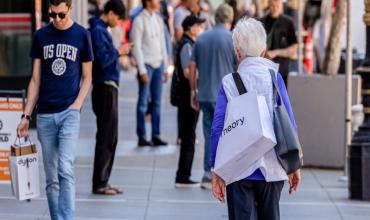 La inflación en EE.UU. toca un máximo de tres años mientras el consumo repunta y la economía crece
