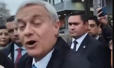 El presidente de Chile discutió con la madre de un niño que no quiso saludarlo