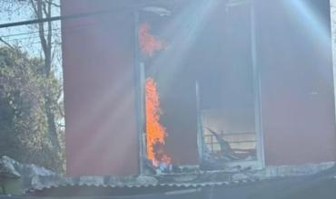 Se incendió una casa, encontraron a un joven con discapacidad herido y sospechan que fue secuestrado y torturado
