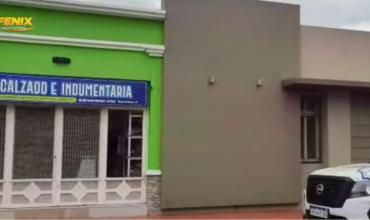 Rompieron la vidriera de un comercio y robaron calzado en el barrio San Vicente