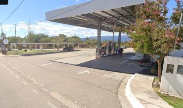 Robo en una estación de servicio en Pinchas: el sospechoso escapó a pie y las cámaras de la estación no grabaron el asalto