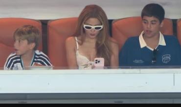 Shakira volvió a aparecer en el partido de Argentina: el detalle en la indumentaria de uno de sus hijos que hizo furor