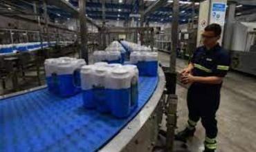 Camioneros, en alerta por cierre de distribuidora de bebidas que deja 220 cesanteados