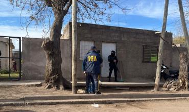 Desarticulan punto de venta de droga al menudeo en el barrio 13 de Enero