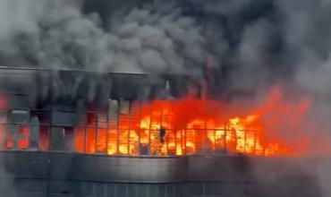 China: un devastador incendio en una fábrica de calzado dejó al menos 28 muertos
