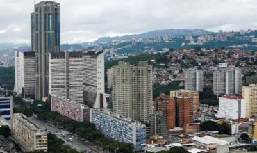 Atrapados en las torres: quiénes son los más afectados por la paralización de los ascensores tras los terremotos