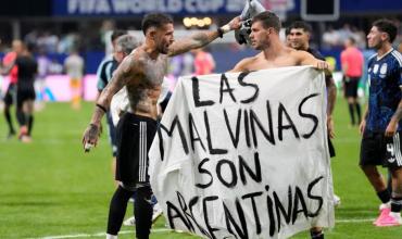 Qué sanción podría recibir la Selección argentina por mostrar una bandera de las Islas Malvinas tras eliminar a Inglaterra