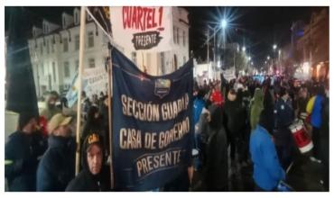 Santa Cruz arde: policías acampan y Vidal no logra cerrar la crisis