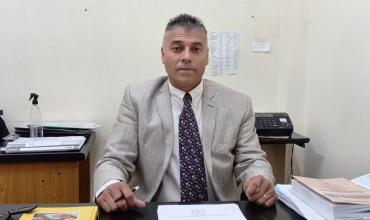El fiscal Alanís confirmó que la mujer detenida por cheques sin fondos continúa alojada y reveló nuevos detalles de la investigación