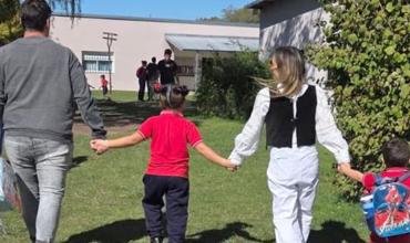 “Queremos a los cinco”: adoptaron a tres hermanos y necesitan dinero para ampliar la casa y sumar a dos varones más