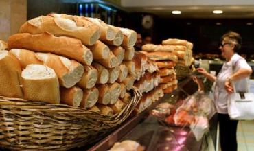 El pan cuesta entre $2.600 y $3.000 en la Capital y algunas panaderías ya advierten una caída en las ventas
