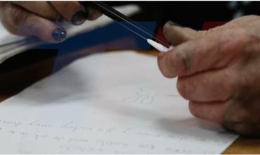 El curioso dibujo que hizo Pity Álvarez mientras esperaba el arranque del juicio en su contra