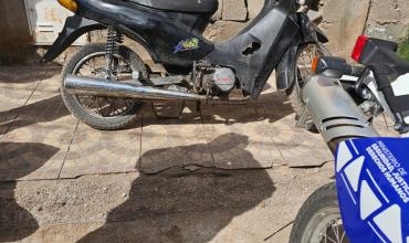 Detuvieron a un hombre acusado de arrebatarle el celular a una motociclista