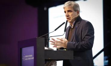 Luis Caputo anunció la flexibilización de créditos en dólares para empresas