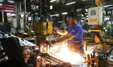 El empleo registrado cayó por tercer mes consecutivo