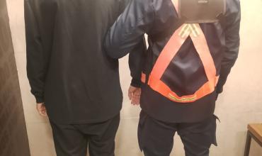 Intentó llevarse dos pantalones de un local y fue demorado tras activarse la alarma