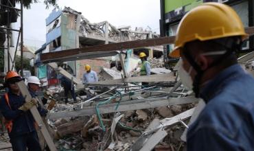 A casi una semana del terremoto en Colombia, buscan a 143 desaparecidos entre los escombros