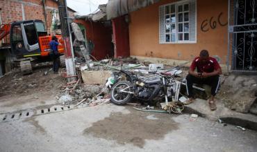 Mientras la maquinaria retira los escombros, las esperanzas de encontrar supervivientes del terremoto en Colombia se desvanecen