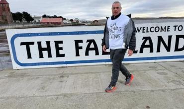 La bandera argentina volvió a flamear en las Islas Malvinas tras 44 años: el homenaje en Puerto Argentino y Darwin