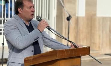 Se copió de Ruckauf: quién es el intendente que puso su nombre en la ropa de empleados municipales