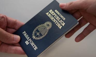 A un año de su anuncio, hay fricción en el Gobierno por la demora del “pasaporte dorado” con el que Milei busca inversiones