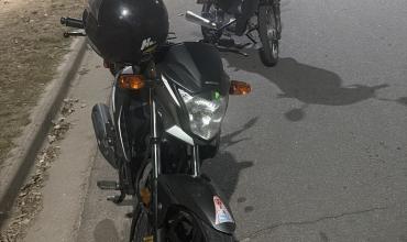 Dos motocicletas chocaron de frente y una mujer sufrió una grave lesión en el pie