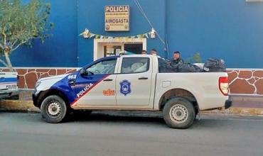 Fuerte choque entre un auto y una moto en Machigasta: una mujer fue derivada a Capital