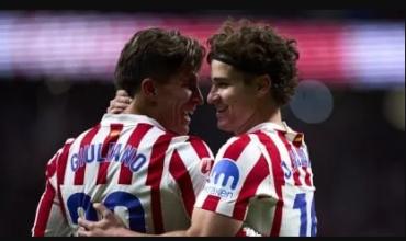 Giuliano Simeone respaldó a Julián Álvarez tras los silbidos de los hinchas del Atlético de Madrid: "Vamos a morir por él"