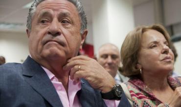 Vacunatorio VIP: citaron a indagatoria a Eduardo y Chiche Duhalde, Verbitsky y otras 30 personas